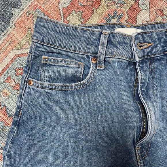 High-waist Mom Jeans - Picture 4 of 5